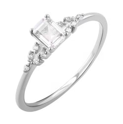 Scheidungsring mit einem Diamanten in Emerald-Form Duncan