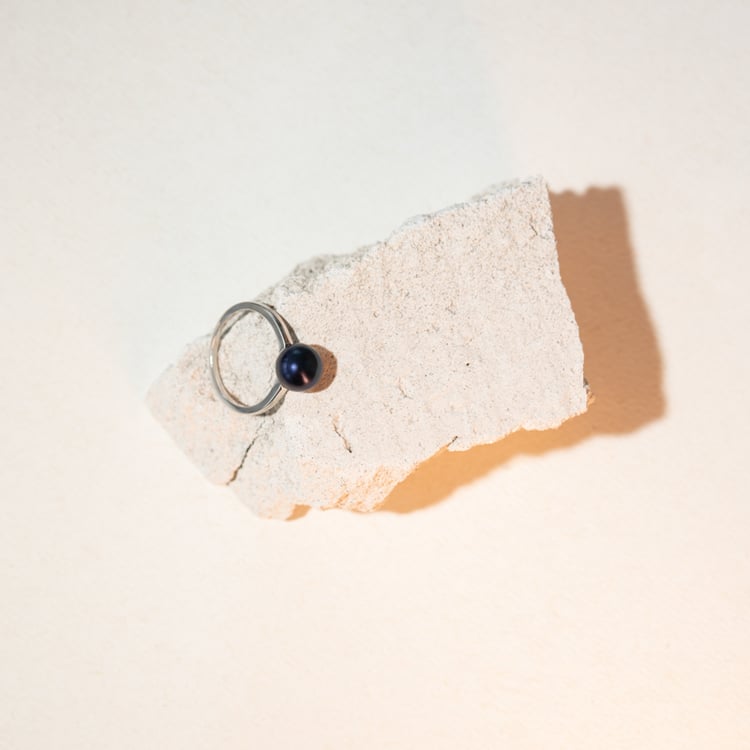 Silberner Ring mit schwarzer Perle Eleanor 104671