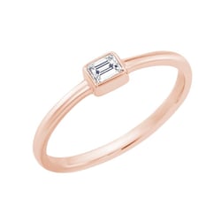 Goldener Verlobungsring mit Baguette Diamant Scaelola