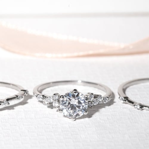 Silberner Ring mit Moissanit und Lab Grown Diamanten Carina