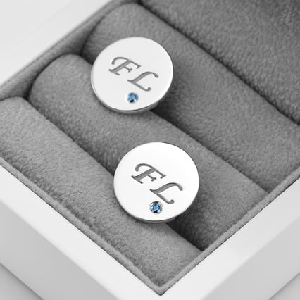 Silberne Manschettenknöpfe mit Gravur und blauen Diamanten Izaro