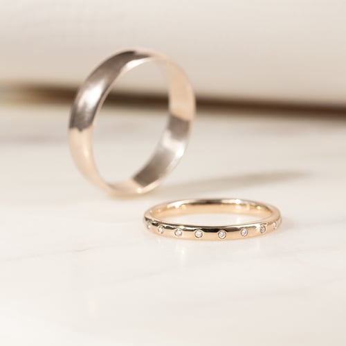 Goldene Eternity Trauringe mit Diamanten Miomi