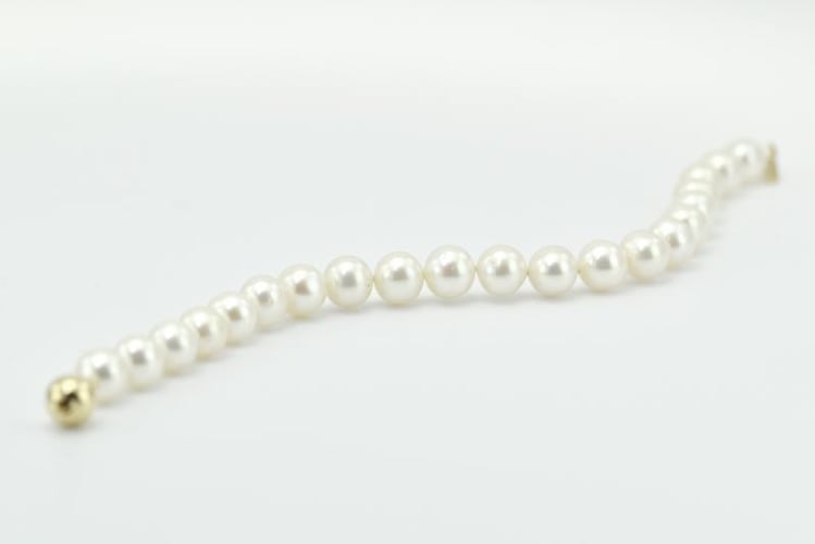 Armband mit 8 - 8.50 mm Perlen Faiza