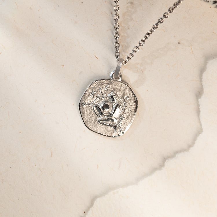 Goldanhänger mit Symbolen des Tierkreiszeichens 143679