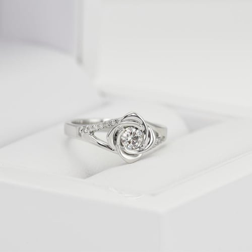 Verlobungsring in Form einer Rose mit Lab Grown Diamanten Xalor