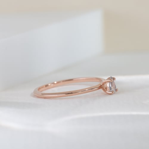 Verlobungsring mit einem Lab Grown Diamanten in Birnenform North
