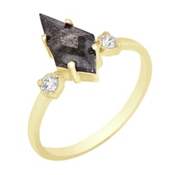 Ring mit Salt and Pepper Diamant in Kiteform Melitta