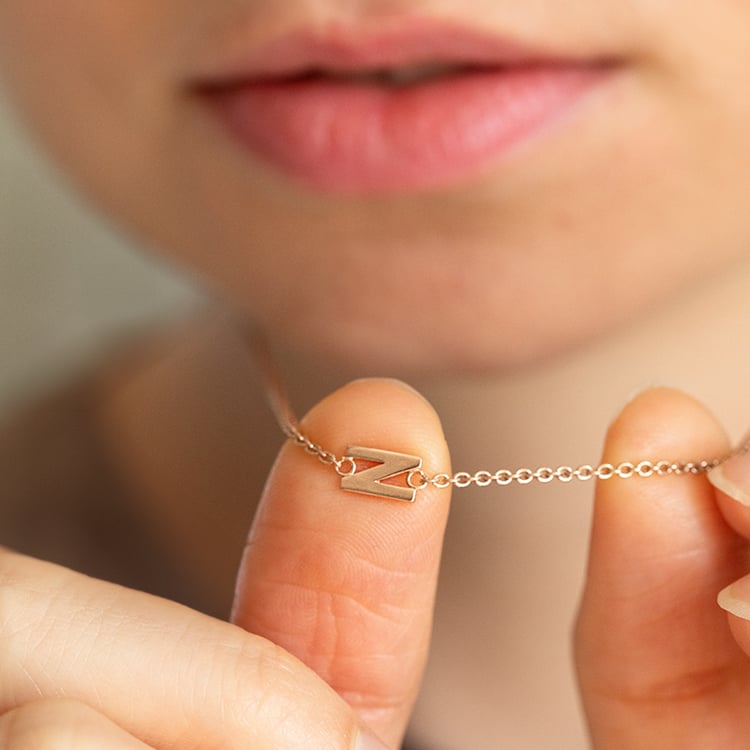 Halskette mit einem Buchstaben Ihrer Wahl und Diamanten Lupe 145478