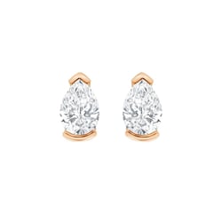 Minimalistische goldene Ohrstecker mit birnenförmigen Lab Grown Diamanten Ronja