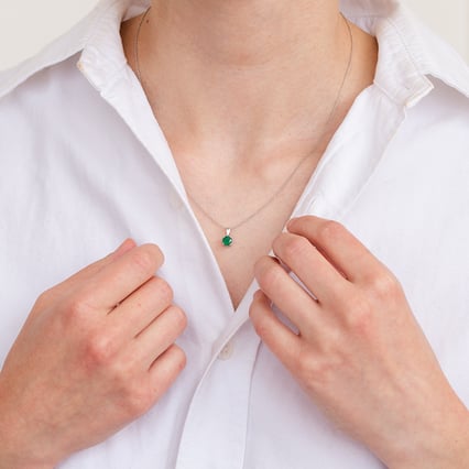 Anhänger mit einem Smaragd in der Größe Ihrer Wahl Quinn