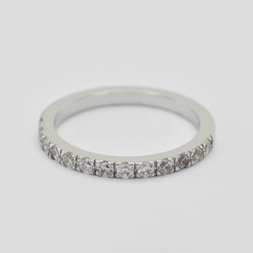 Memoirering mit 2 mm halbgefassten Diamanten Lowum