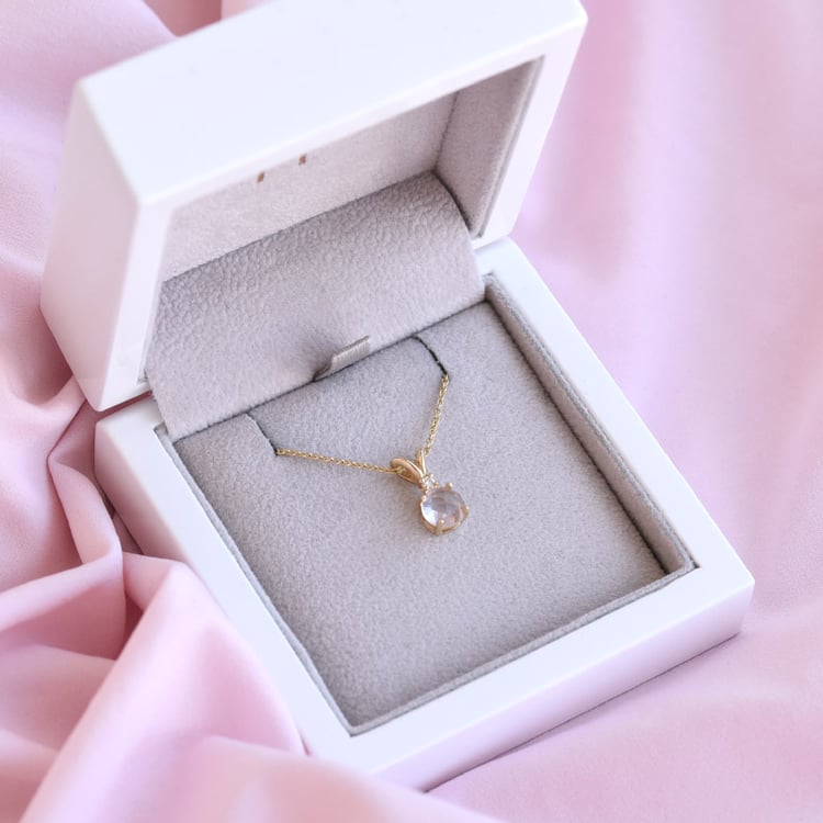 Goldener Anhänger mit Rosenquarz und Diamant Timotei 80517