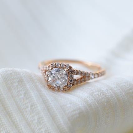 Verlobungsring mit Diamanten Malana