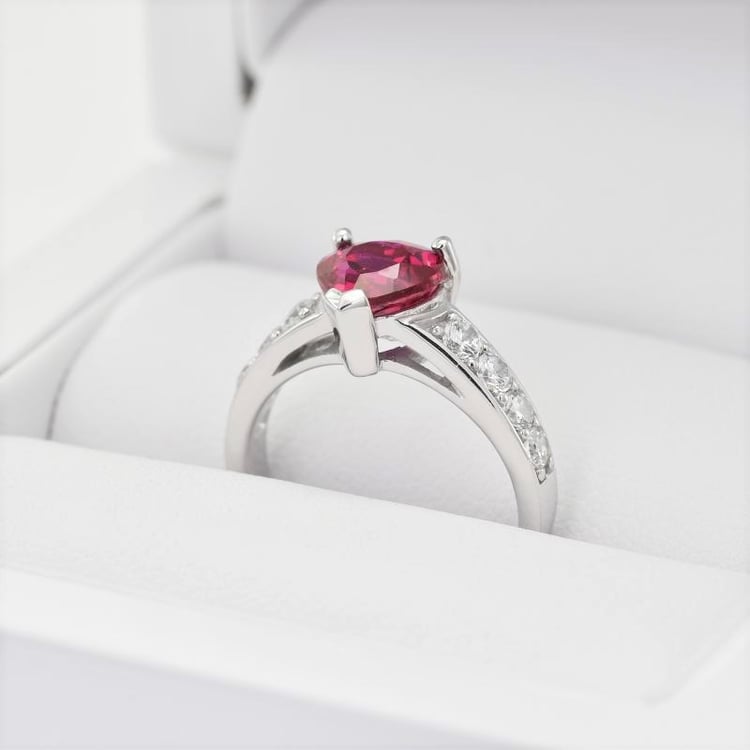 Ring mit Rubin 106403