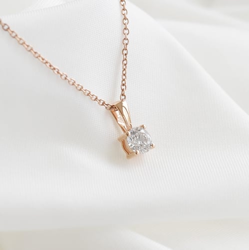 Anhänger mit Diamant und vier Krappen Alexen