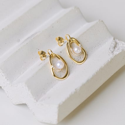 Silberne Perlenohrringe mit weißen Topasen Frina