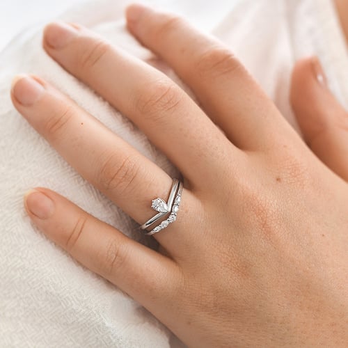 Romantisches Verlobungs-Set mit Diamantringen Leah