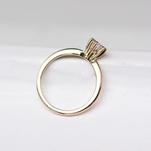 Solitär-Verlobungsring mit Diamant Mala