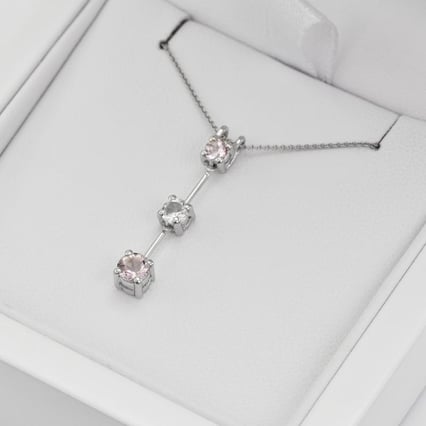 Goldene Anhänger Vergangenheit-Gegenwart-Zukunft mit Morganiten und Topas