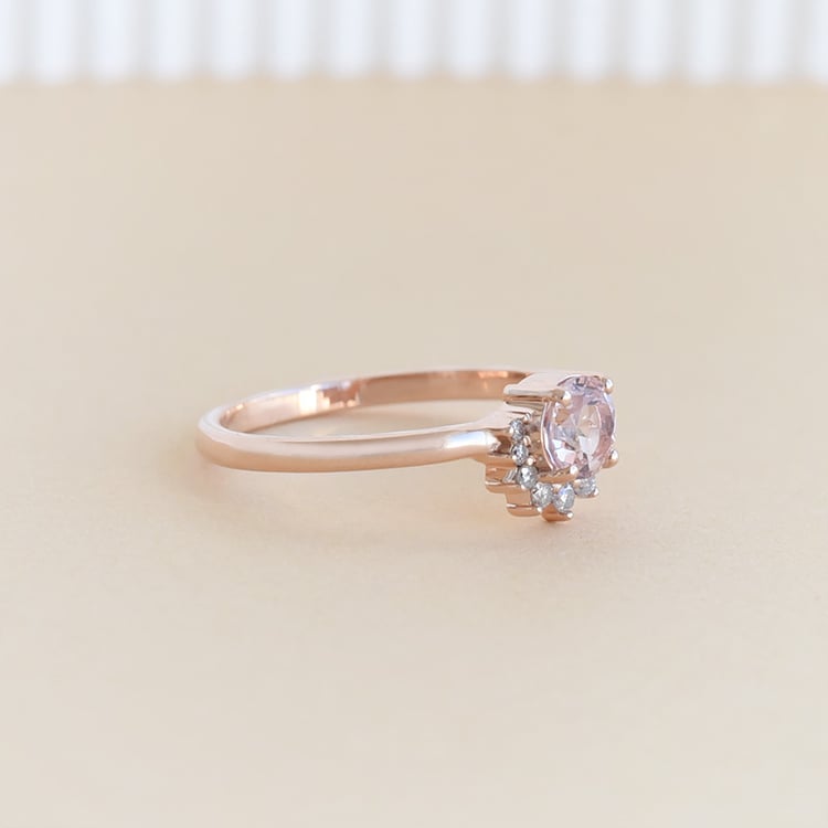 Minimalistischer Ring aus Gold mit Morganit Sonnie 95744