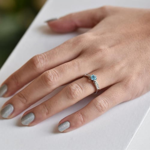 Verlobungsring mit Topas und Diamanten Mita