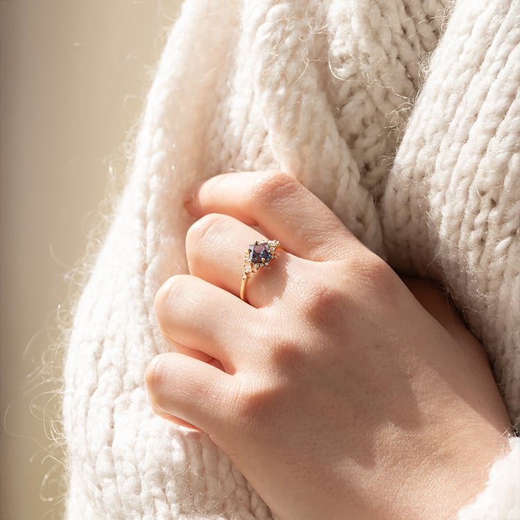 Verlobungsring mit Alexandrit und Moissaniten Medrie 151461