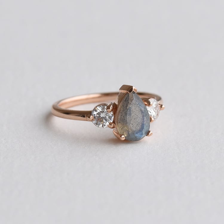 Verlobungsring mit Labradorit und Moissaniten Nanon 73733