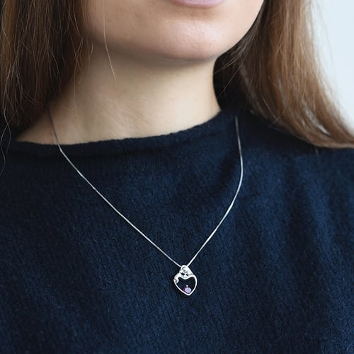 Silberner Anhänger Mutter und Kind mit Rhodolith Granat und Diamant Ella