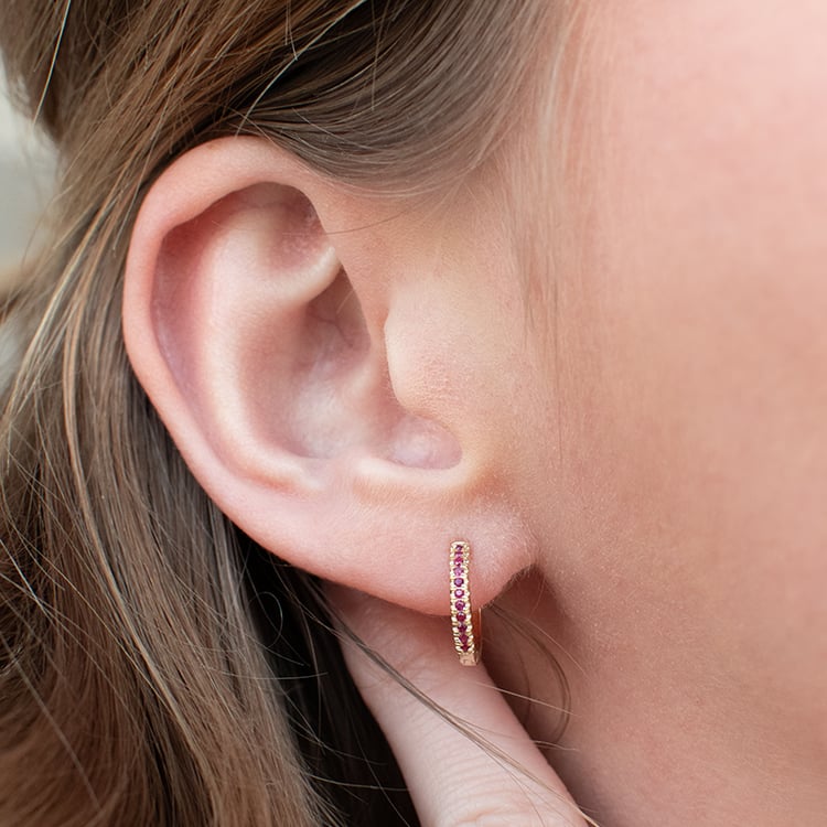 Elegante runde Ohrringe mit Rubinen Gomati 135893