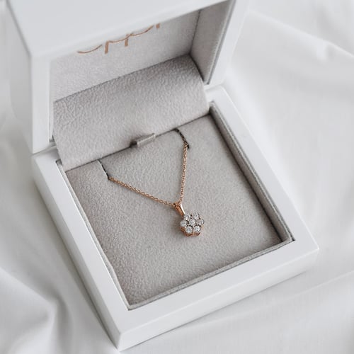 Anhänger aus Diamanten in Blumenform Puneet