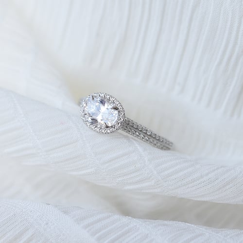 Diamanten Verlobungsring im Halostil Leimoni