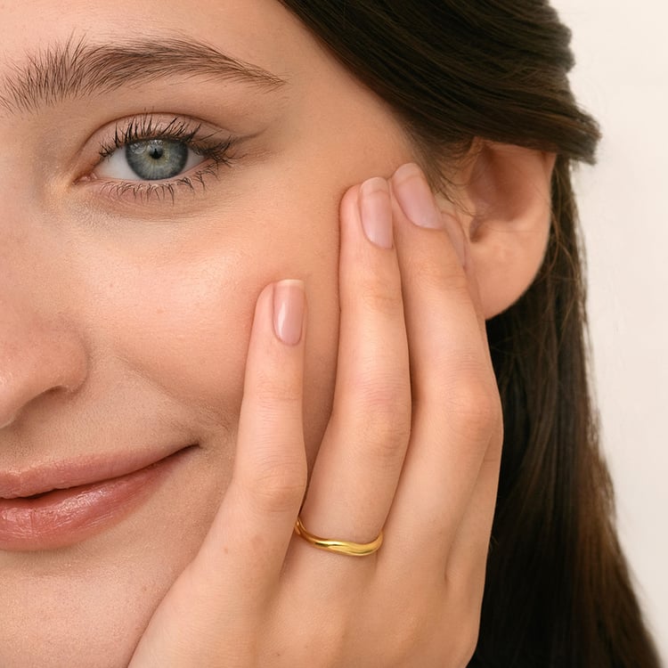 Glänzende Eheringe aus Gold 158868