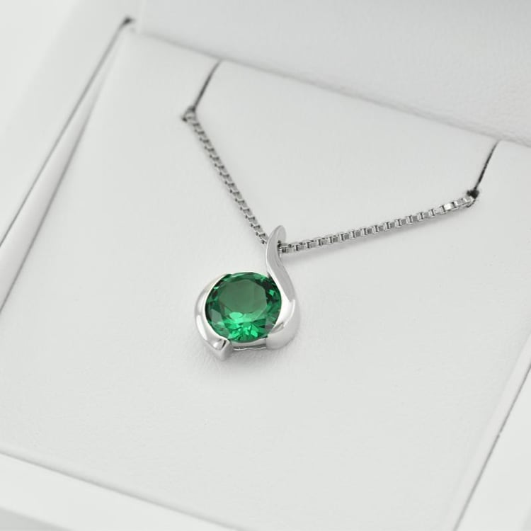 Silberne Kollektion mit simulierten Smaragden Bel 75051