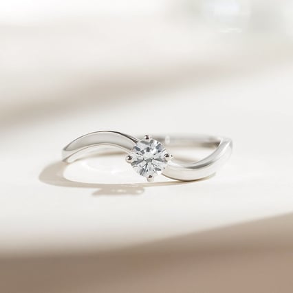 Atypischer Verlobungsring mit Diamant Livia