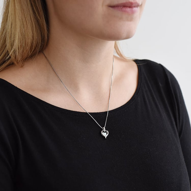 Silbernes Herz mit weißem Opal Lovelyn 89867