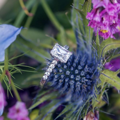 Verlobungsring mit Emerald-Diamant Lonia