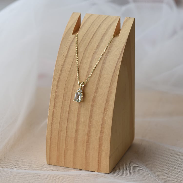 Goldene Halskette mit grünem Amethyst und Diamanten 72168