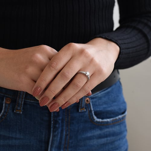 Vintage Verlobungsring mit Moissanit und lab grown Diamanten Amora