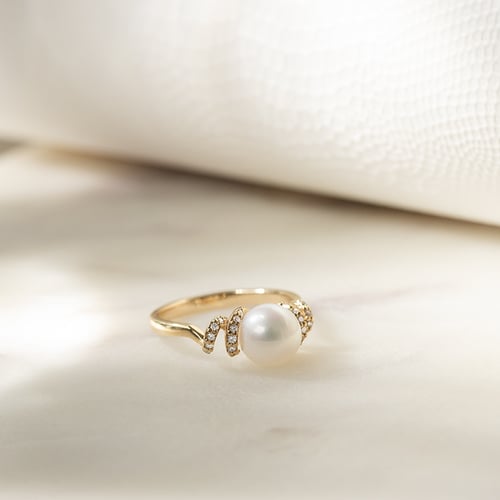 Goldring mit Perle und Diamanten Geeta