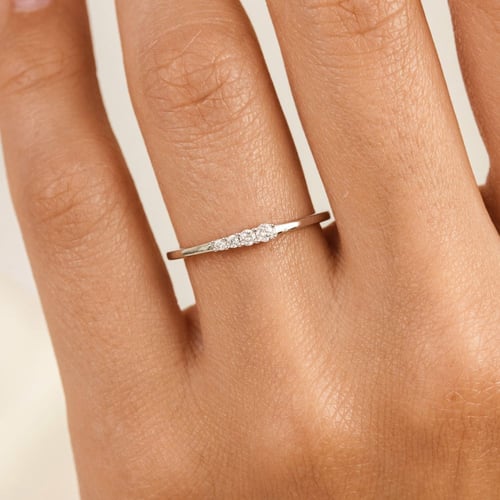 Minimalistischer Silberring mit Diamanten Arne