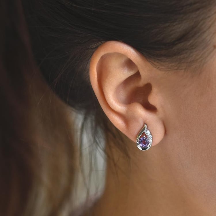 Amethyst Ohrstecker in Silber auf dem Ohr 27077