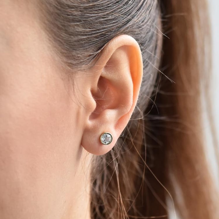 Silberne Ohrstecker mit weißen Topasen in Bezelfassung Wetty 102814