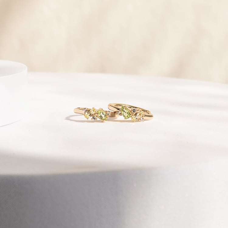 Silberne runde Ohrringe mit einem Cluster aus Topasen, Quarzen und Oliven Limone 142869