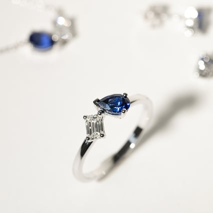 Toi et moi Ring mit Lab Grown Diamant und Saphir Maite