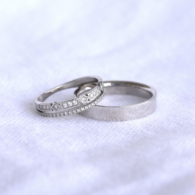 Eheringe mit Diamantring und flachem Ring Ward 84472