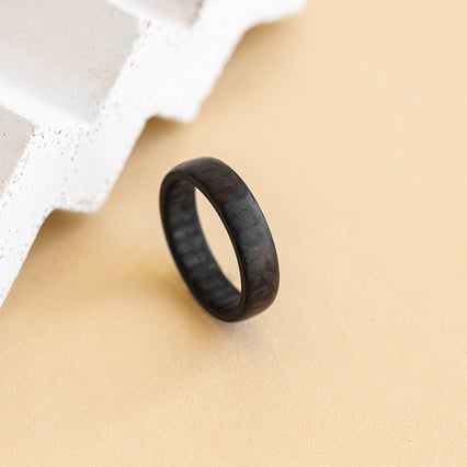 Leicht abgerundeter Carbonring Azalia