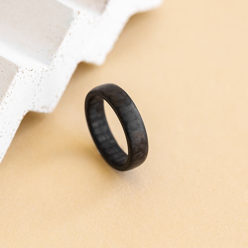 Leicht abgerundeter Carbonring Azaliah