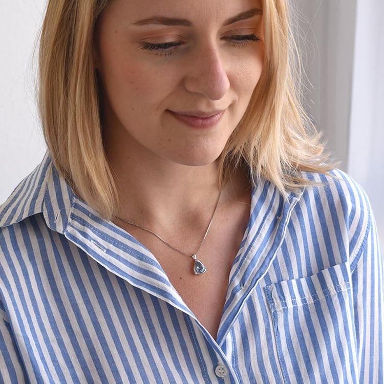 Träne Topas in Silber-Anhänger auf dem Hals 71269