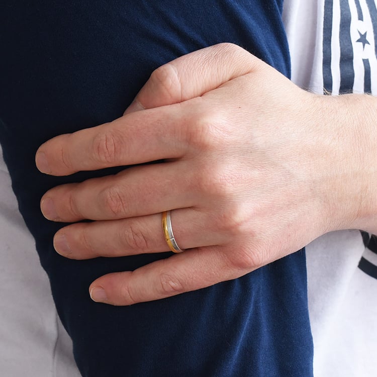 Dezente Eheringe mit einem Diamanten Sarika 77290