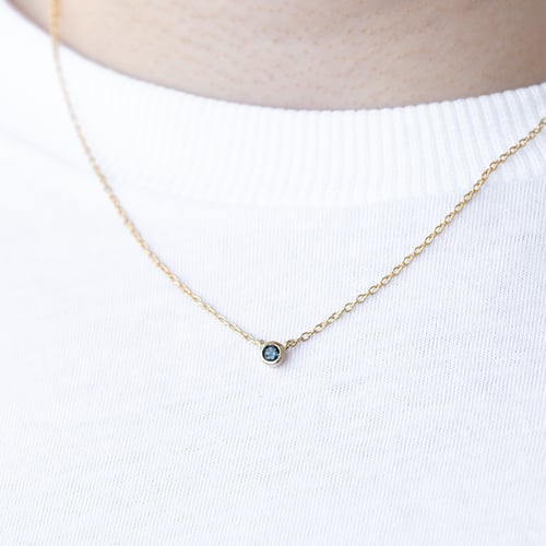 Minimalistische Kette mit einem Londoner Topas Glosie